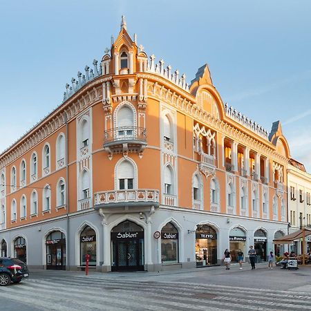 Cadoro City Center Apartments Oradea Exterior photo