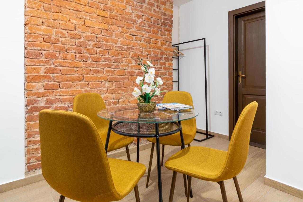 Cadoro City Center Apartments Oradea Exterior photo